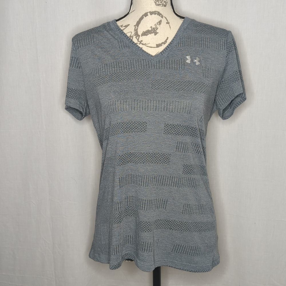 Under Armour Heat Gear Loose V-Neck Size Medium EUC